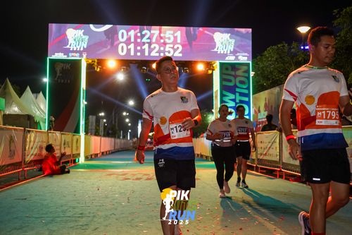 Race photo from PIK NITE RUN 2025
