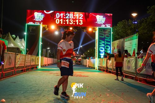 Race photo from PIK NITE RUN 2025