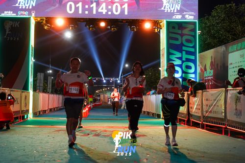 Race photo from PIK NITE RUN 2025