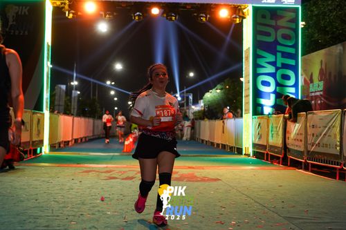Race photo from PIK NITE RUN 2025