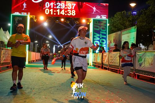 Race photo from PIK NITE RUN 2025
