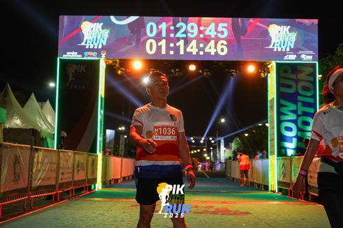 Race photo from PIK NITE RUN 2025