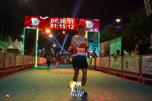 Race photo from PIK NITE RUN 2025
