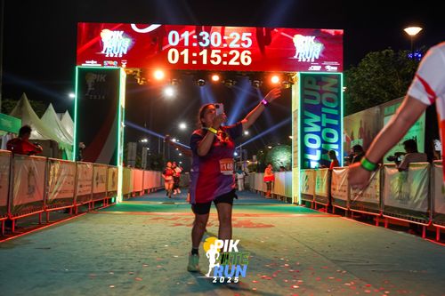 Race photo from PIK NITE RUN 2025