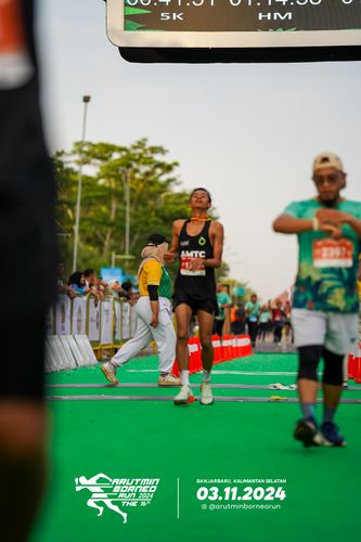 Race photo from Arutmin Borneo Run 2024