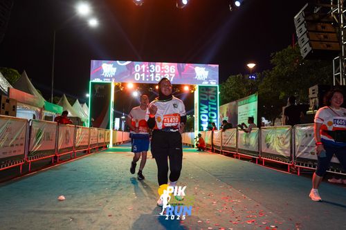 Race photo from PIK NITE RUN 2025
