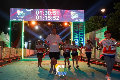 Race photo from PIK NITE RUN 2025