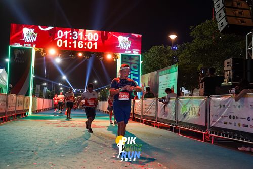 Race photo from PIK NITE RUN 2025