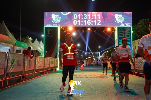 Race photo from PIK NITE RUN 2025