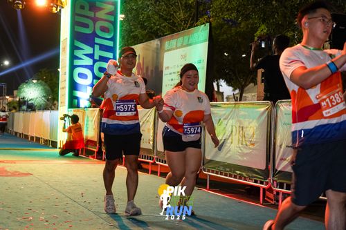 Race photo from PIK NITE RUN 2025