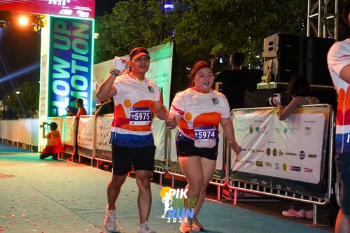 Race photo from PIK NITE RUN 2025