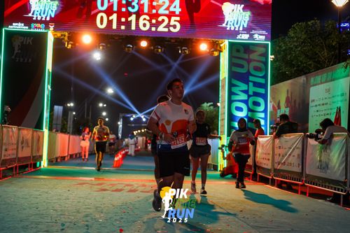 Race photo from PIK NITE RUN 2025