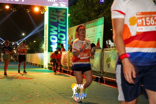 Race photo from PIK NITE RUN 2025