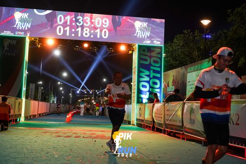 Race photo from PIK NITE RUN 2025