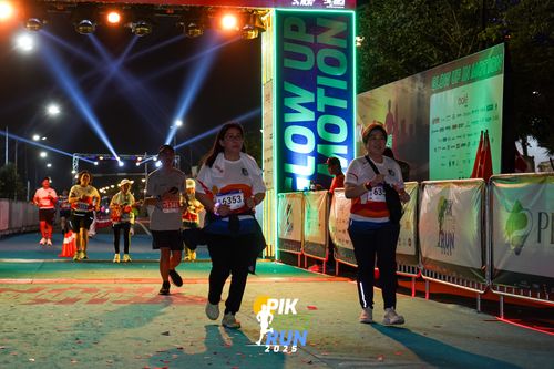Race photo from PIK NITE RUN 2025
