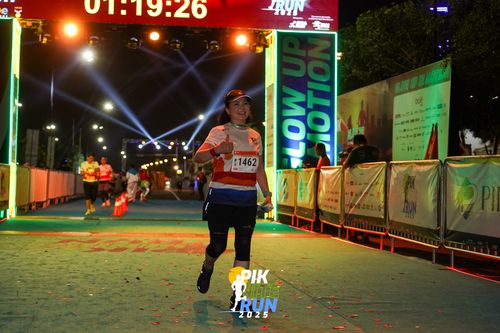 Race photo from PIK NITE RUN 2025