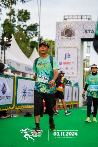 Race photo from Arutmin Borneo Run 2024