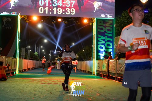 Race photo from PIK NITE RUN 2025