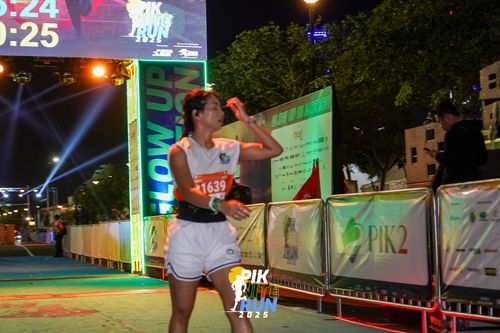 Race photo from PIK NITE RUN 2025