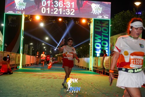Race photo from PIK NITE RUN 2025