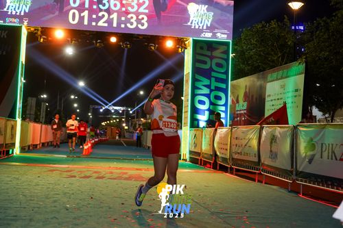 Race photo from PIK NITE RUN 2025