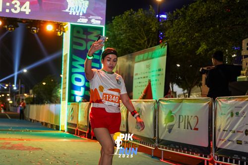 Race photo from PIK NITE RUN 2025