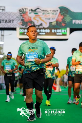Race photo from Arutmin Borneo Run 2024