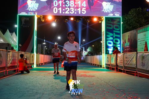 Race photo from PIK NITE RUN 2025