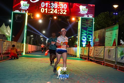 Race photo from PIK NITE RUN 2025