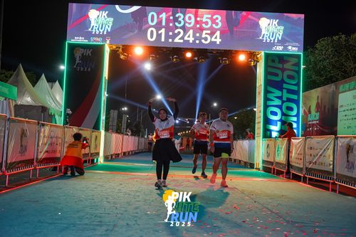 Race photo from PIK NITE RUN 2025