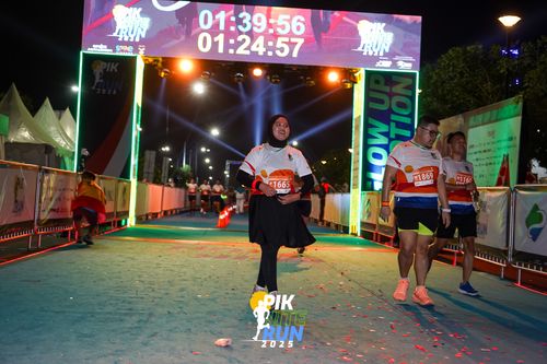 Race photo from PIK NITE RUN 2025
