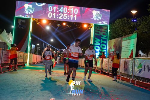 Race photo from PIK NITE RUN 2025