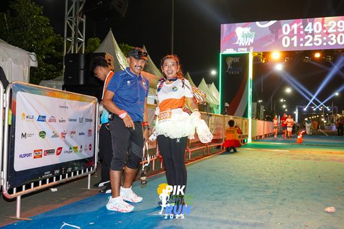 Race photo from PIK NITE RUN 2025