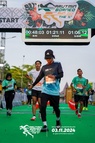 Race photo from Arutmin Borneo Run 2024