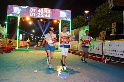 Race photo from PIK NITE RUN 2025
