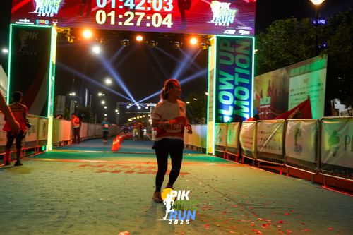 Race photo from PIK NITE RUN 2025