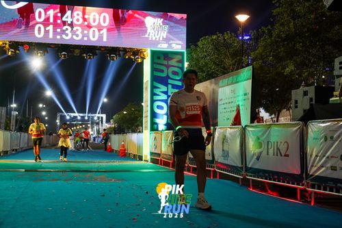 Race photo from PIK NITE RUN 2025