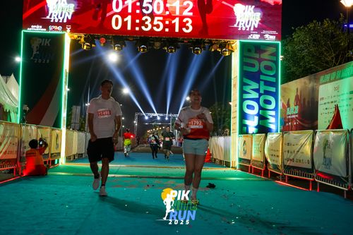 Race photo from PIK NITE RUN 2025