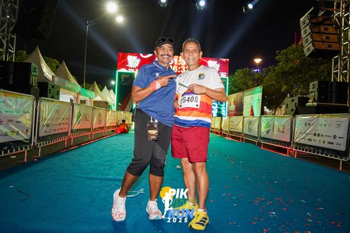 Race photo from PIK NITE RUN 2025