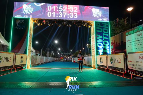 Race photo from PIK NITE RUN 2025