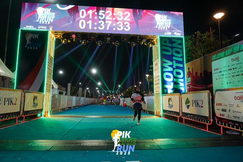 Race photo from PIK NITE RUN 2025