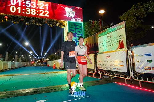 Race photo from PIK NITE RUN 2025