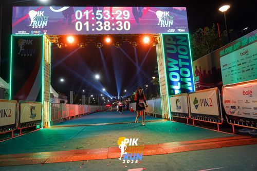 Race photo from PIK NITE RUN 2025