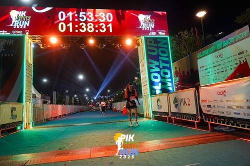 Race photo from PIK NITE RUN 2025