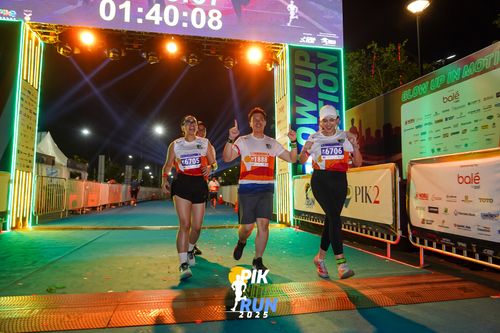 Race photo from PIK NITE RUN 2025