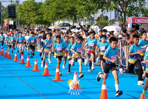 Race photo from PIK NITE RUN 2025