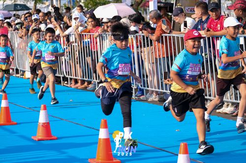 Race photo from PIK NITE RUN 2025
