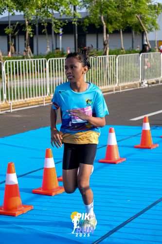 Race photo from PIK NITE RUN 2025