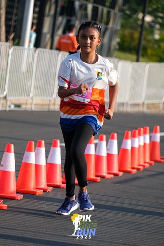 Race photo from PIK NITE RUN 2025