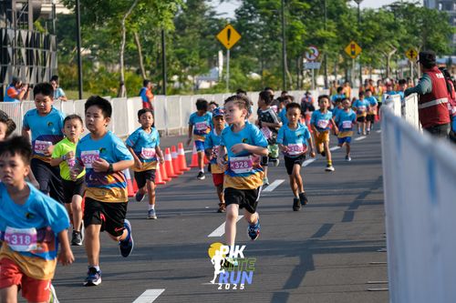 Race photo from PIK NITE RUN 2025